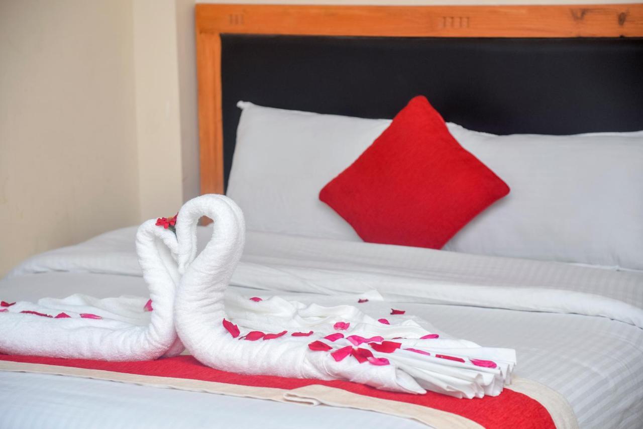 Hotel Greenland Safari Саураха Екстериор снимка